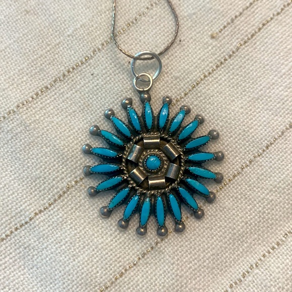 Silver and turquoise pendant with 18” silver toned chain. - Picture 2 of 3